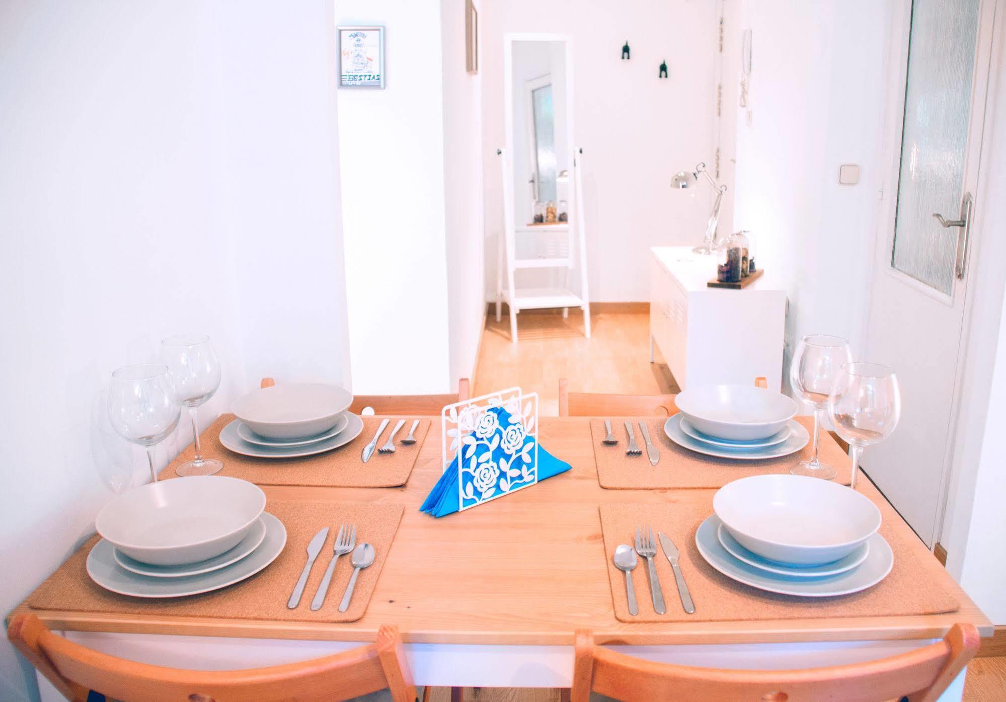 Lollipop Flats City Centre Deluxe Suite มาดริด ภายนอก รูปภาพ