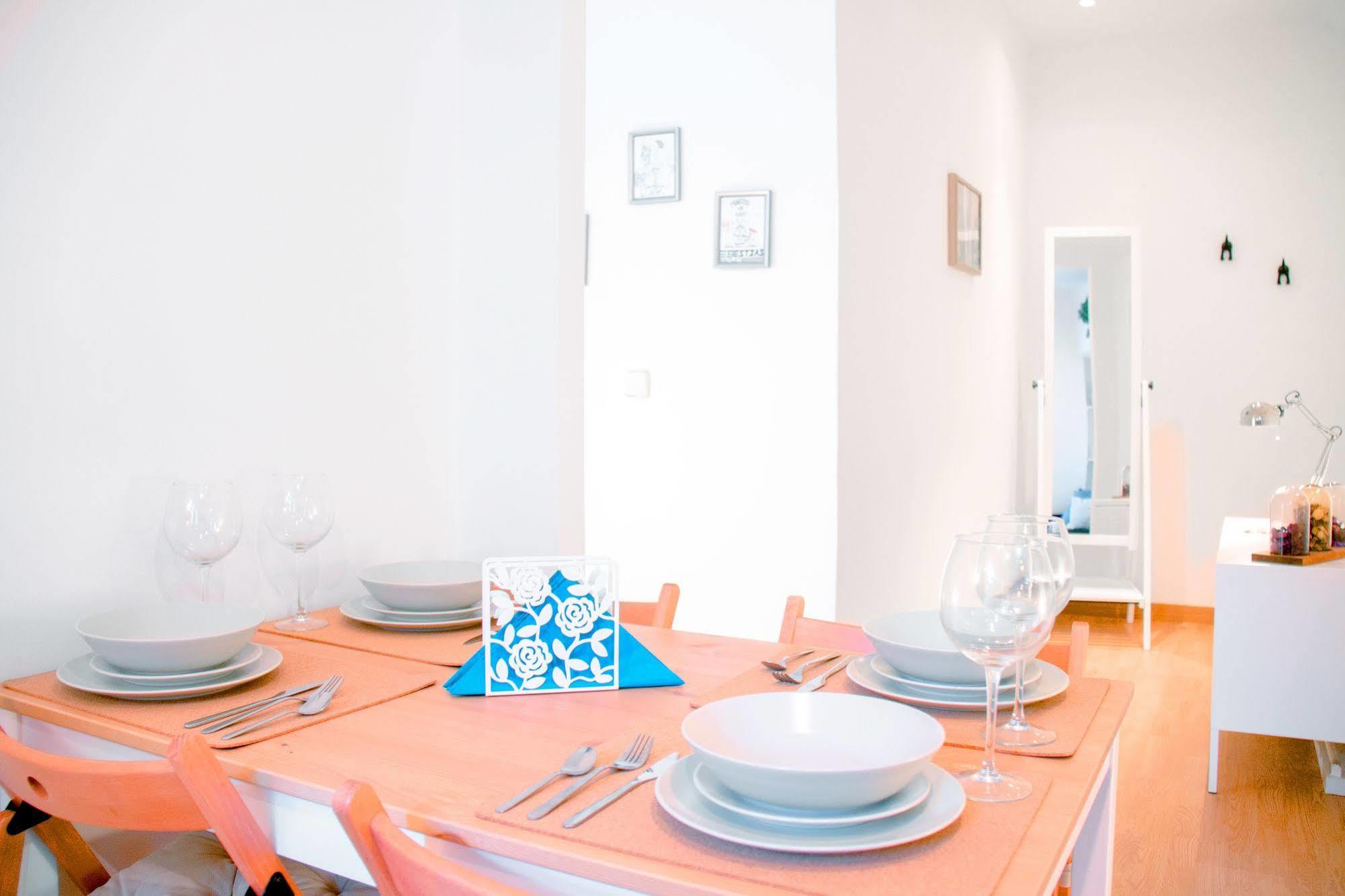 Lollipop Flats City Centre Deluxe Suite มาดริด ภายนอก รูปภาพ