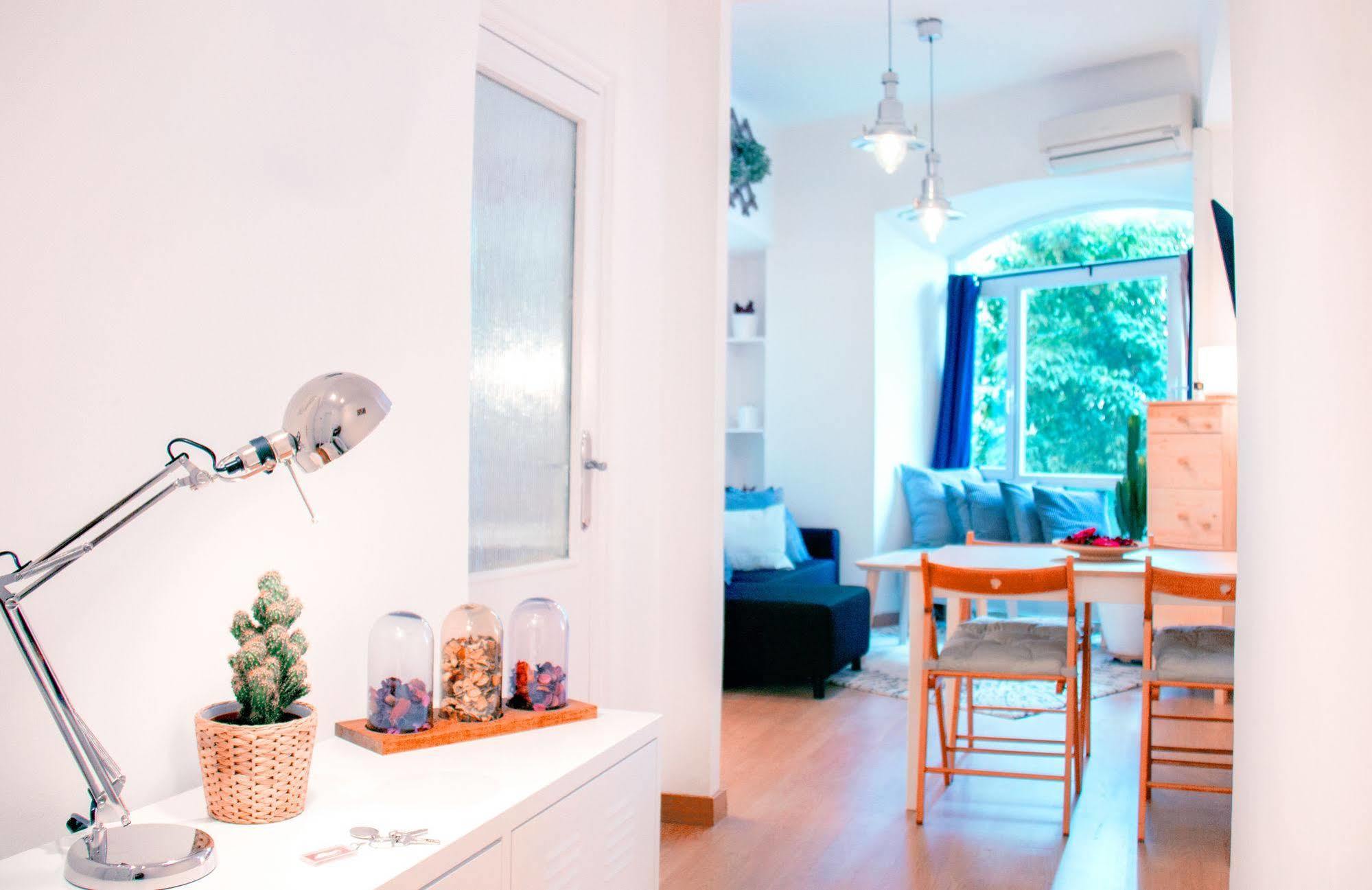 Lollipop Flats City Centre Deluxe Suite มาดริด ภายนอก รูปภาพ