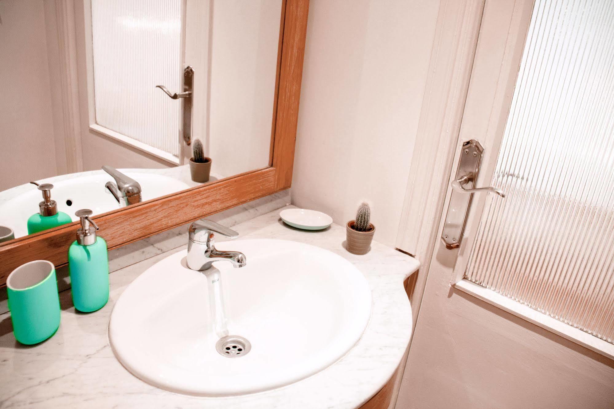 Lollipop Flats City Centre Deluxe Suite มาดริด ภายนอก รูปภาพ