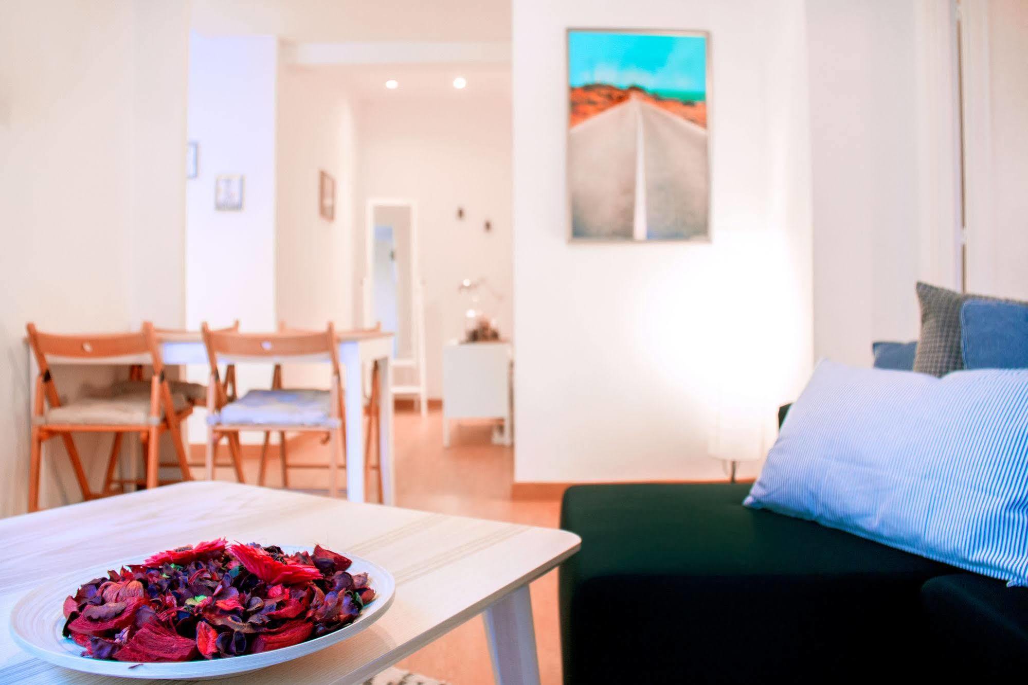 Lollipop Flats City Centre Deluxe Suite มาดริด ภายนอก รูปภาพ