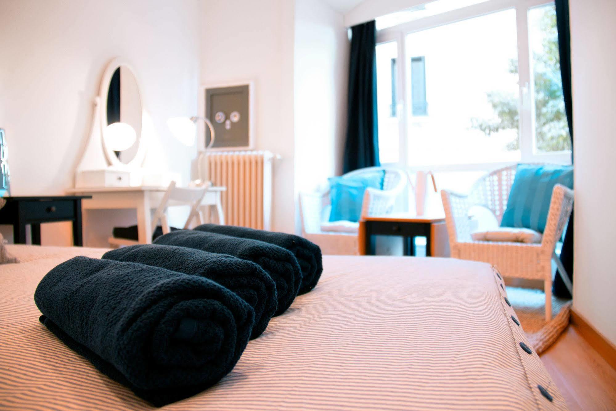 Lollipop Flats City Centre Deluxe Suite มาดริด ภายนอก รูปภาพ
