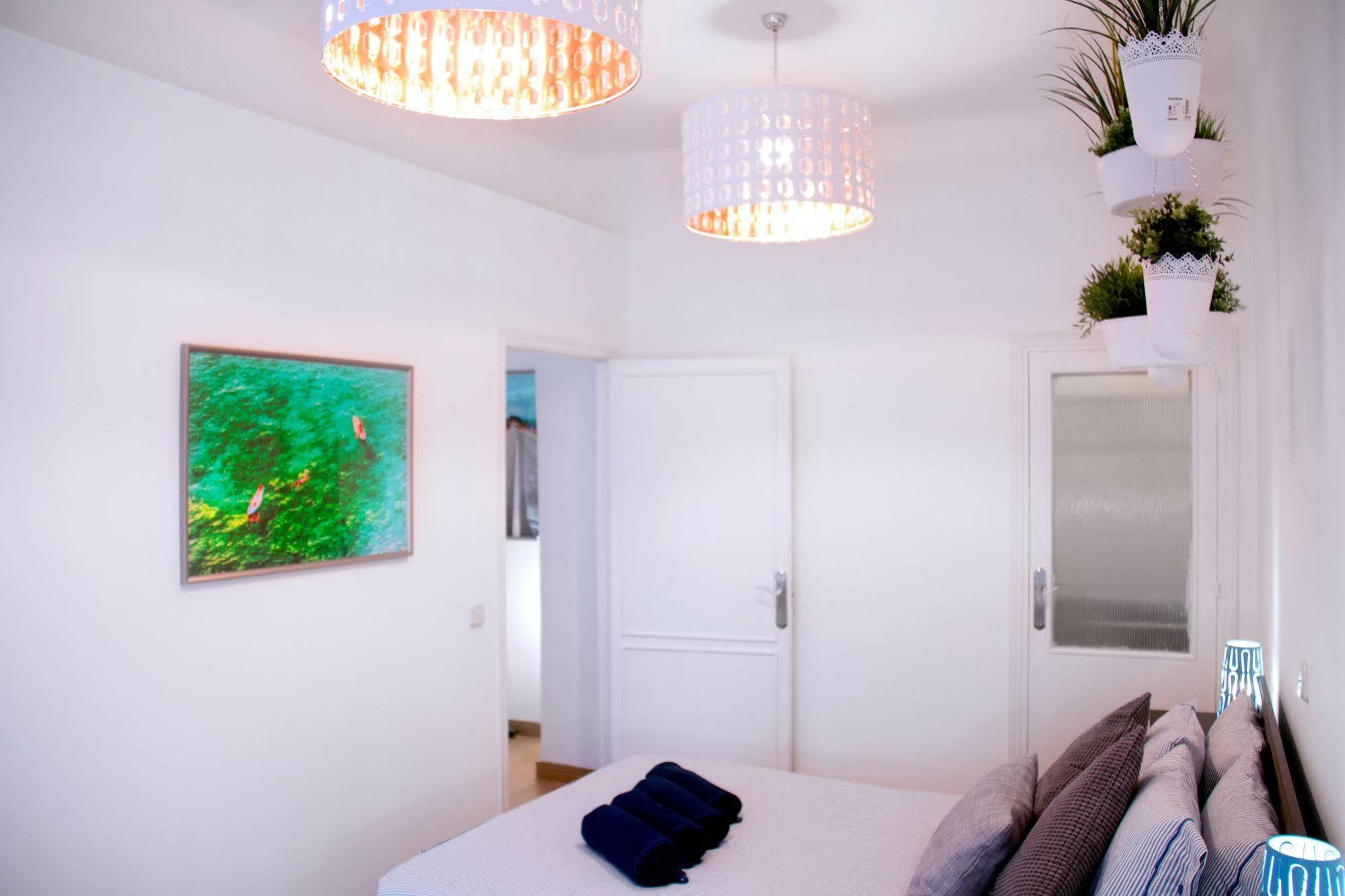Lollipop Flats City Centre Deluxe Suite มาดริด ภายนอก รูปภาพ