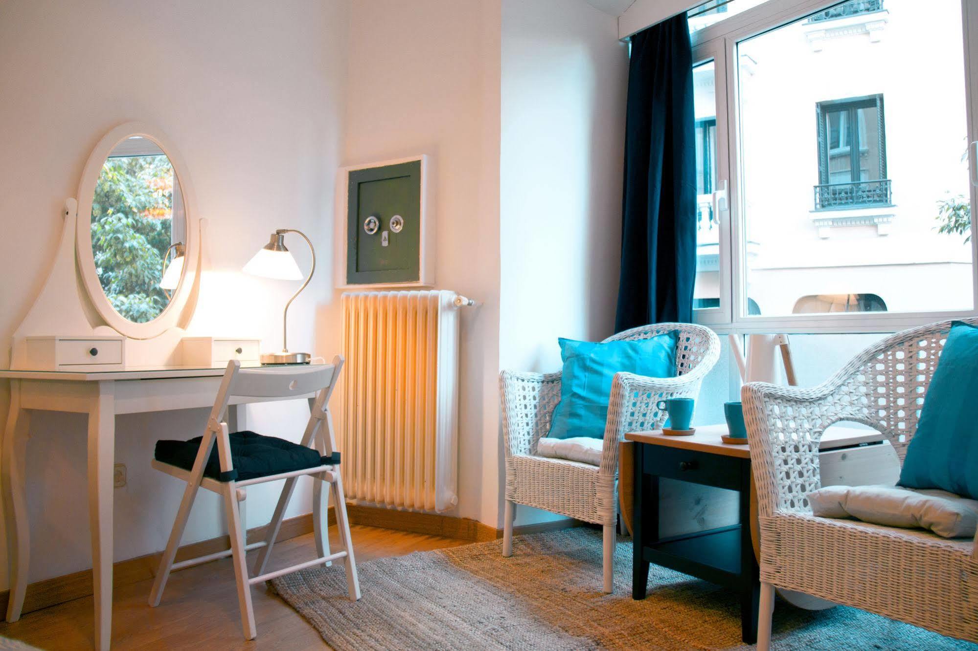 Lollipop Flats City Centre Deluxe Suite มาดริด ภายนอก รูปภาพ