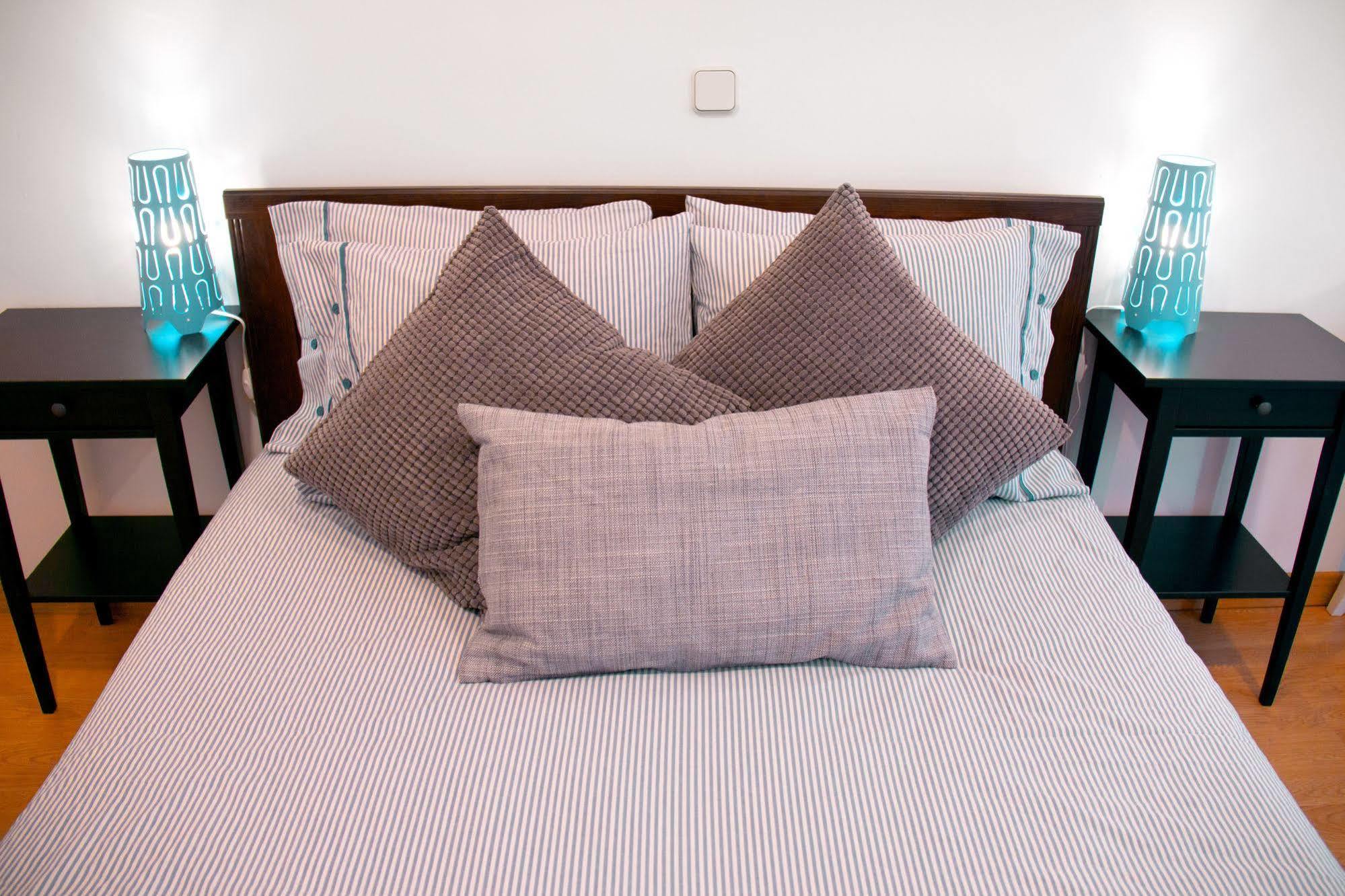 Lollipop Flats City Centre Deluxe Suite มาดริด ภายนอก รูปภาพ