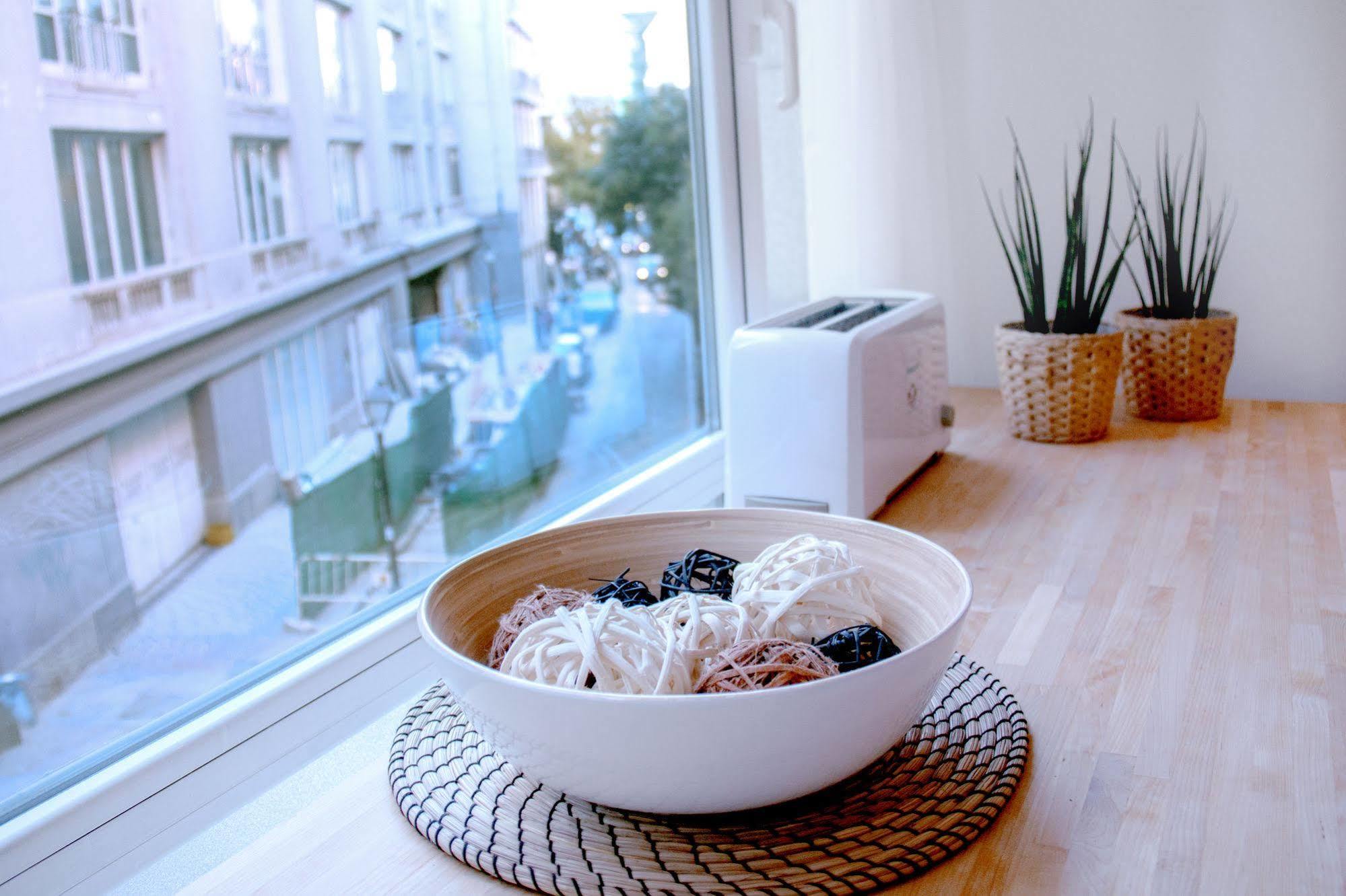 Lollipop Flats City Centre Deluxe Suite มาดริด ภายนอก รูปภาพ